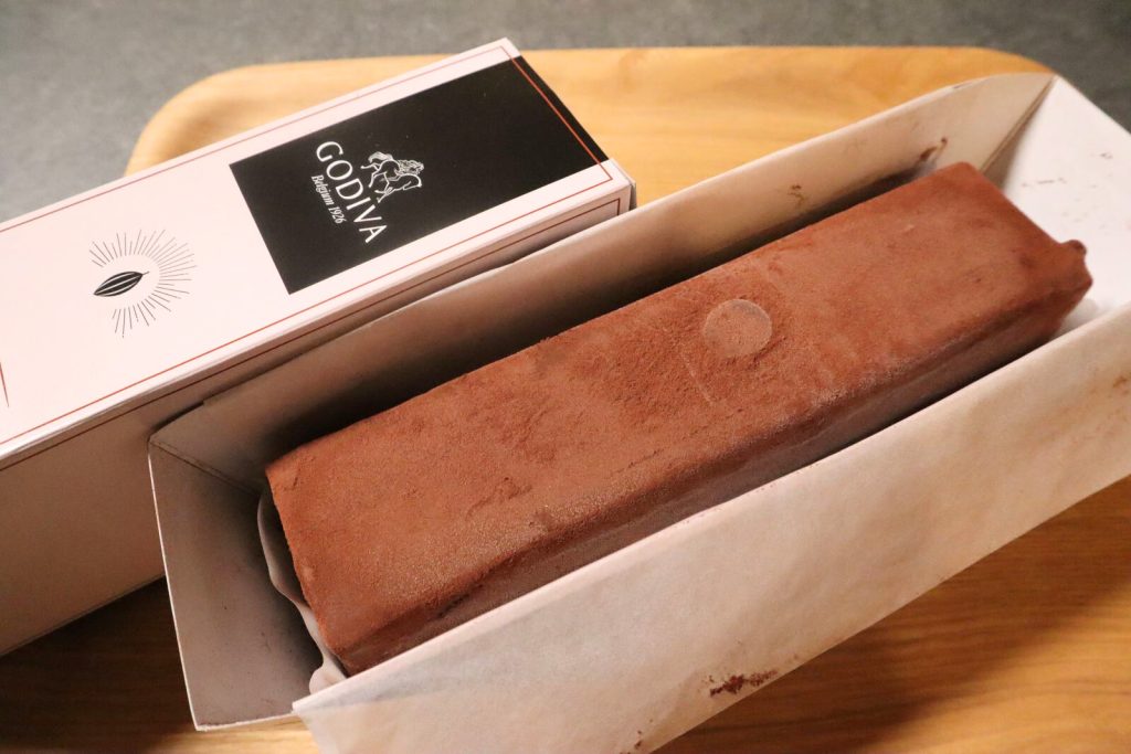 解凍前のゴディバチョコレートケーキ