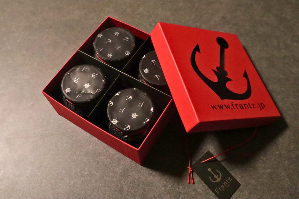 神戸フランツの箱を開けた瞬間の様子