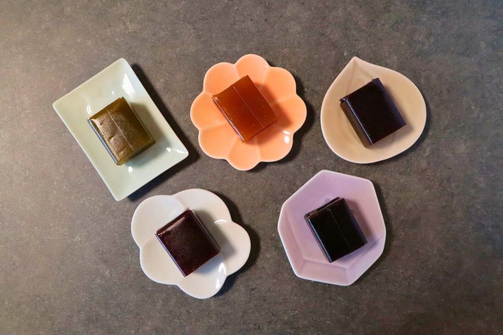 とらや 小形羊羹 5本入　真上から撮影